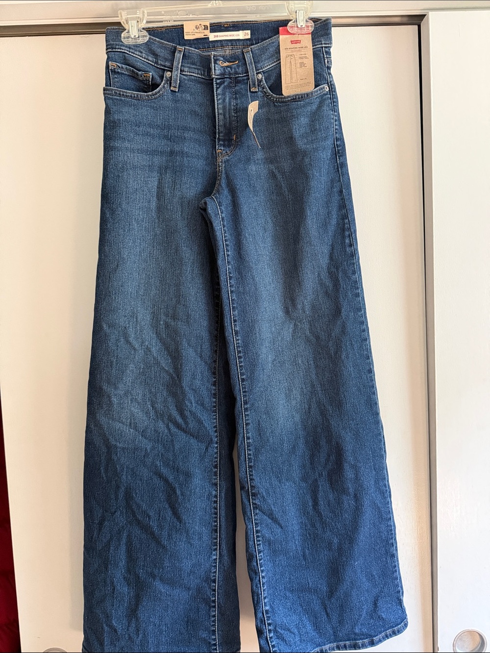NWT Levi’s 318 Shaping Wide Leg‎ Jeans 26/32